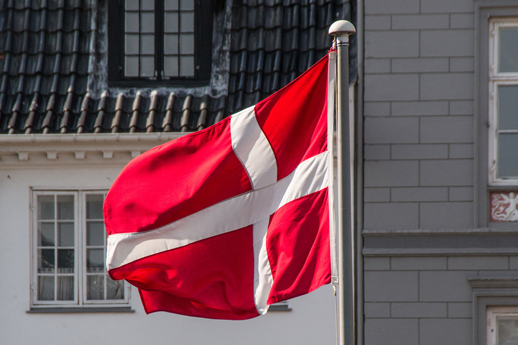 [Translate to Français:] Dänische Flagge auf Mast in Kopenhagen