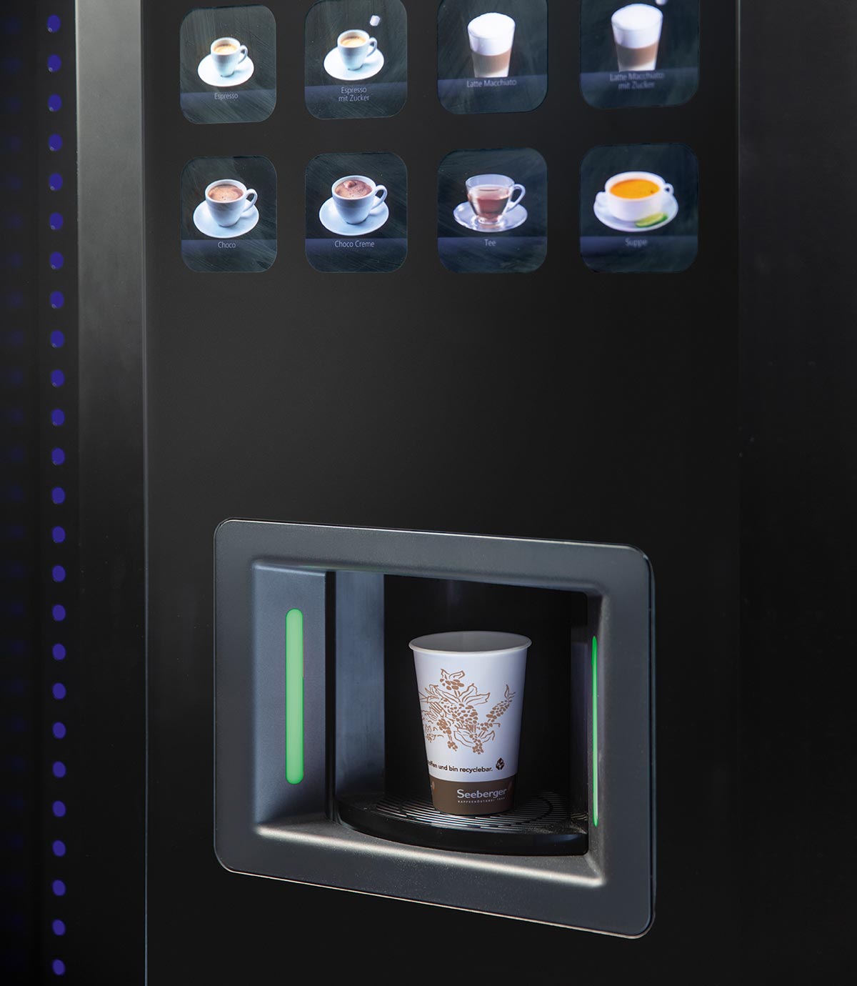 Coffee to go-Becher im Vendingautomat